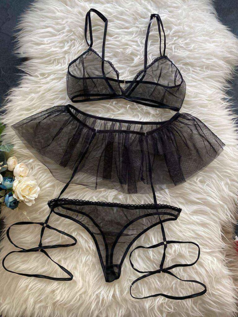 Amali Bra and Garter Lingerie Set