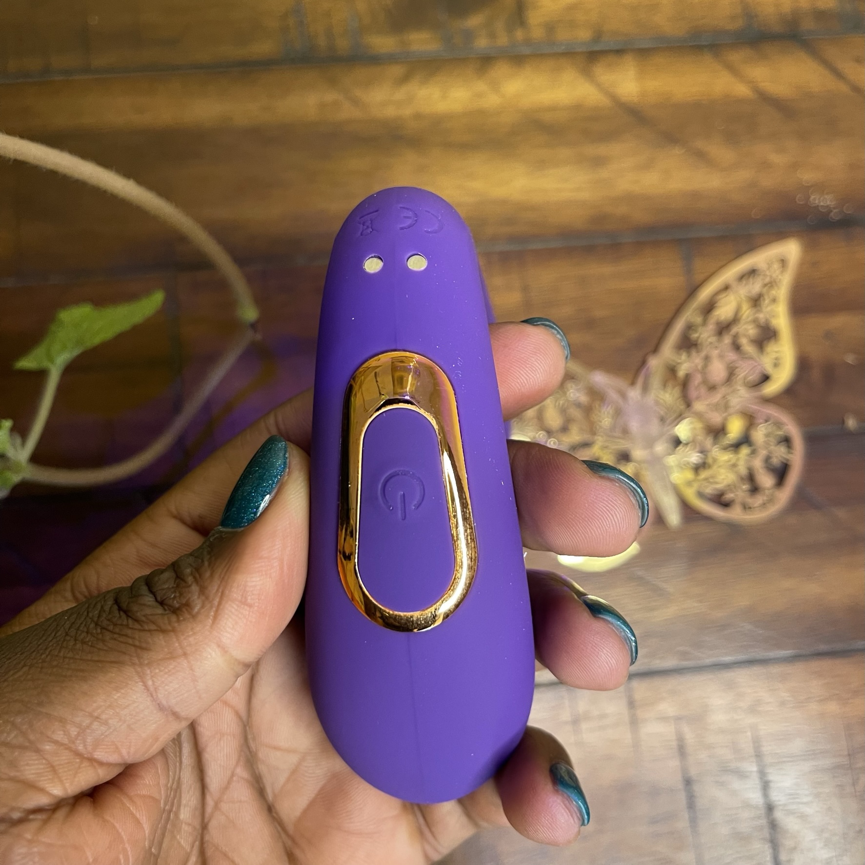 Eva Clitoral Suction and Licking Vibrator - Image 4
